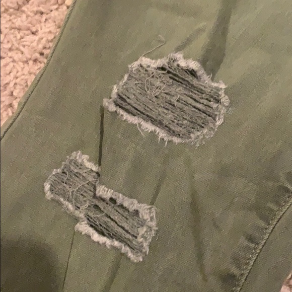 Old Navy Rockstar Distressed Jeans 👖 - Picture 3 of 5